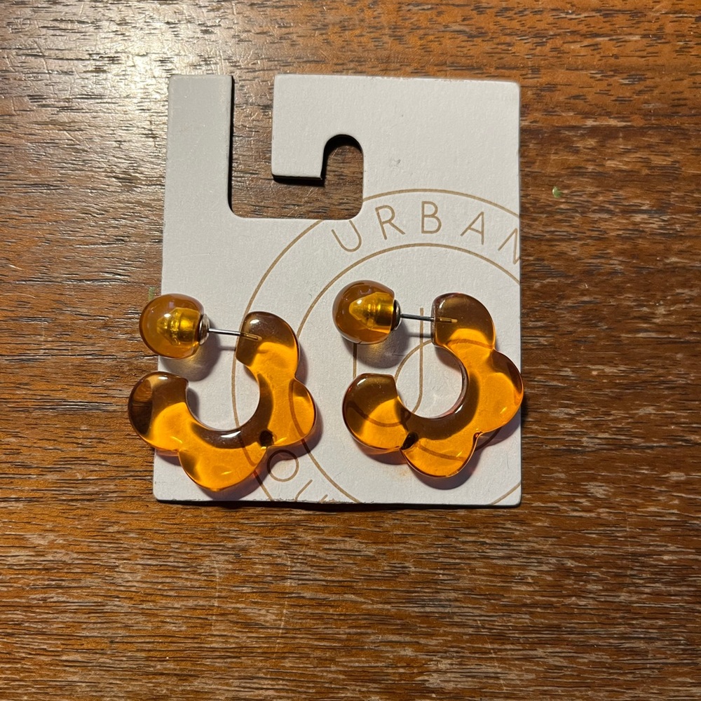 Urban Outfitters Retro Daisy Flower Mod Orange Resin Earrings